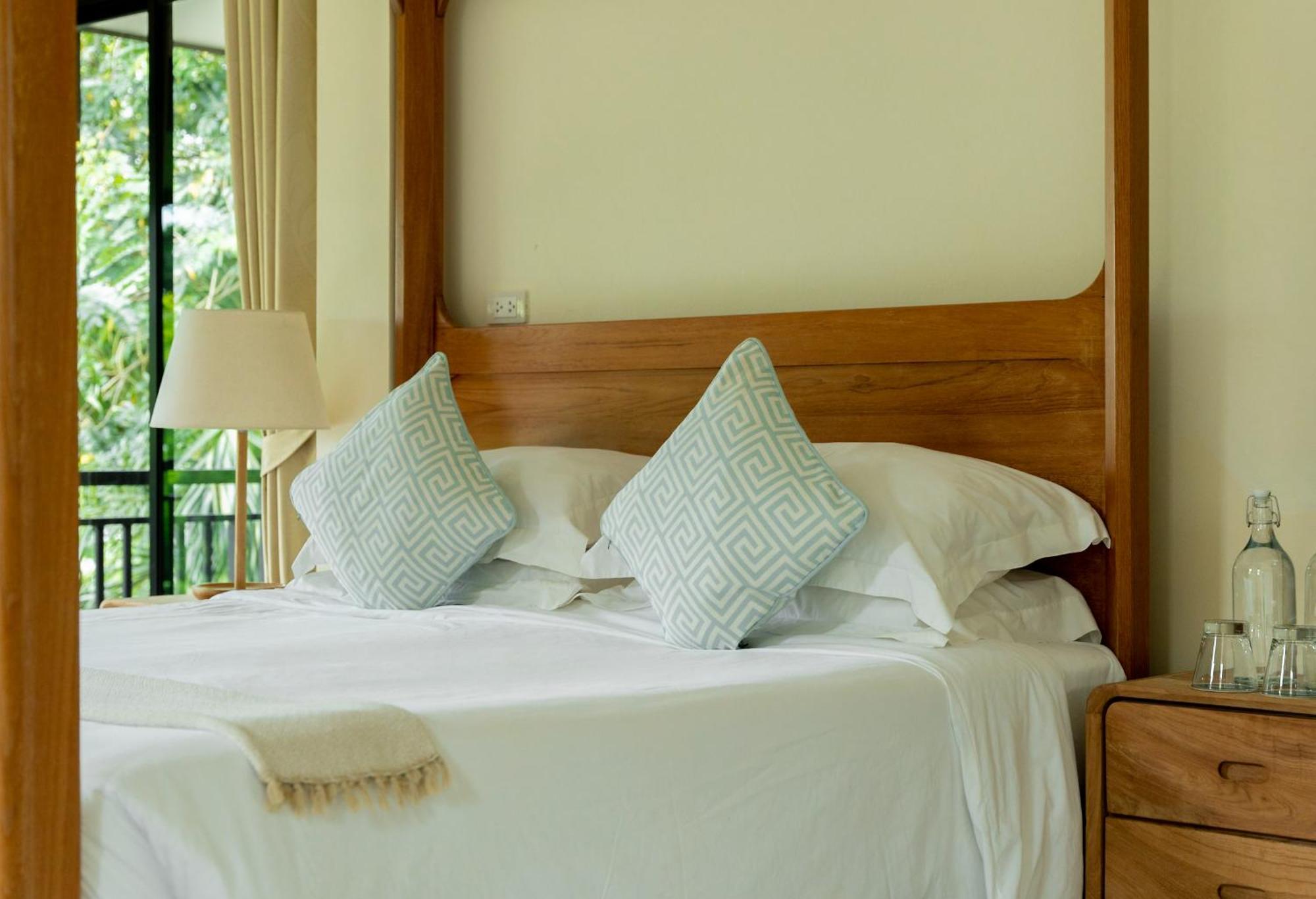 Hotel The Cove Panwa Beach Exterior foto