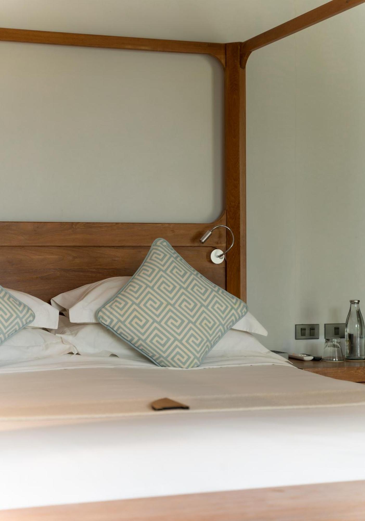 Hotel The Cove Panwa Beach Exterior foto