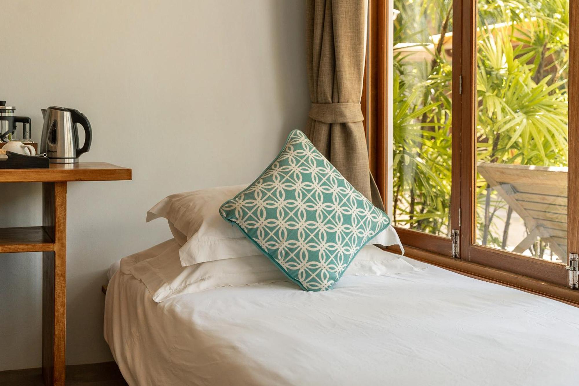 Hotel The Cove Panwa Beach Exterior foto