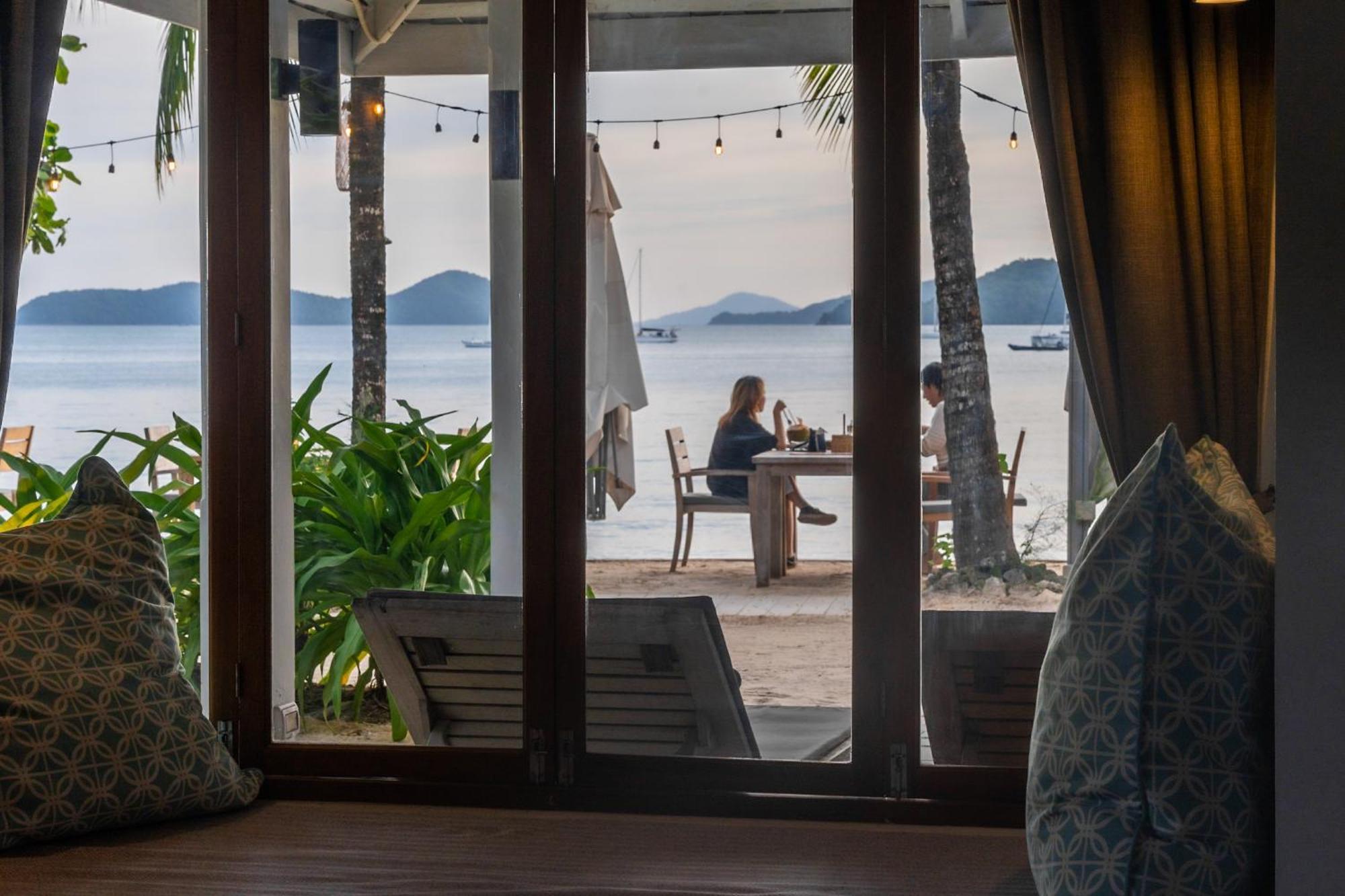 Hotel The Cove Panwa Beach Exterior foto